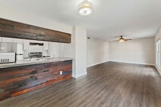 5005 Manor Rd in Austin, TX - Building Photo - Building Photo