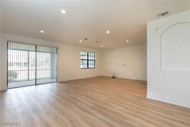 15618 Summit Pl Cir in Naples, FL - Building Photo - Building Photo