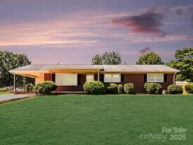 2366 Old Field Rd in Gastonia, NC - Building Photo