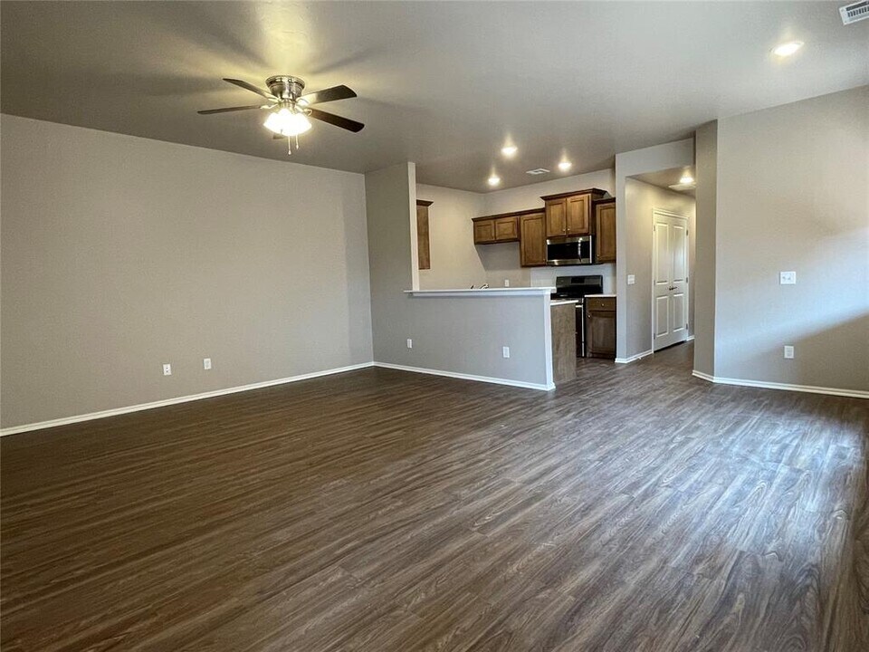 913 Coles Creek in Yukon, OK - Building Photo