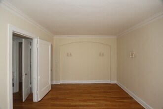 433 W Roscoe St, Unit A02W in Chicago, IL - Foto de edificio - Building Photo