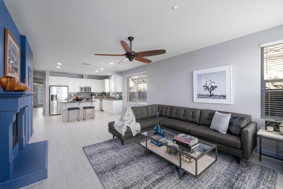 2090 Savanna Way in Palm Springs, CA - Building Photo