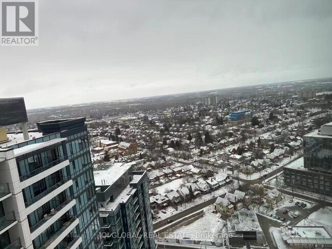 25 Wellington St S in Kitchener, ON - Building Photo - Building Photo