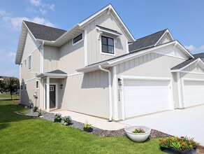 Woodhelm Townhomes in Lake Elmo, MN - Building Photo - Building Photo