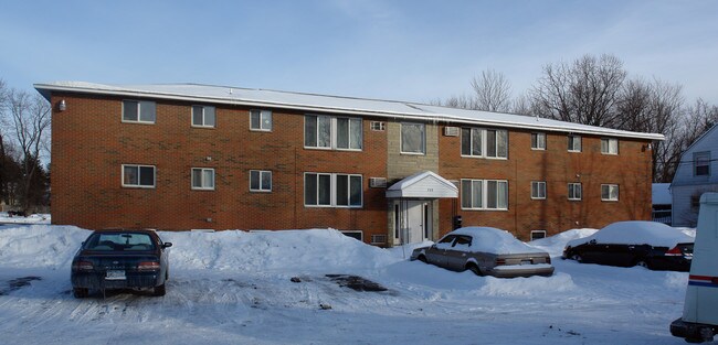 739 South Bay Rd in North Syracuse, NY - Foto de edificio - Building Photo