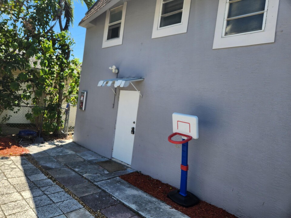 419 S J St in Lake Worth Beach, FL - Building Photo