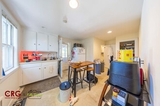 1026 Chestnut St, Unit 2A in Newton, MA - Building Photo - Building Photo