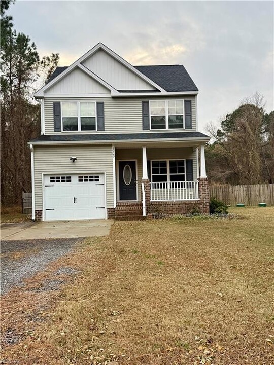 1920 Meadow Country Rd in Suffolk, VA - Foto de edificio