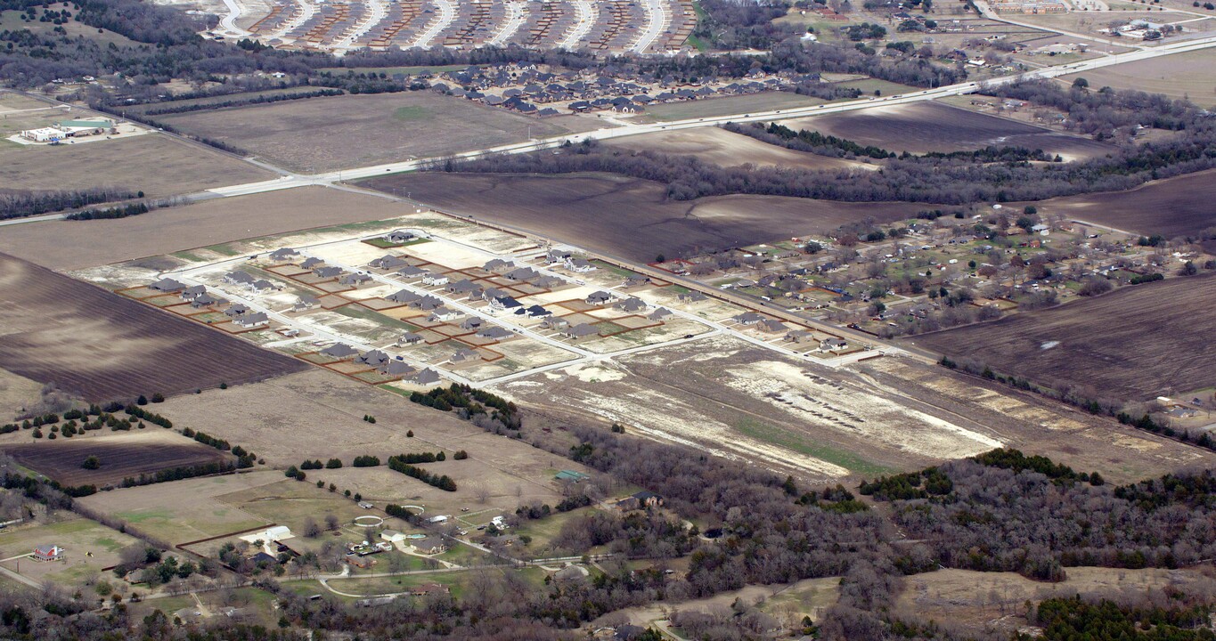 Broadmoor Estates in Ovilla, TX - Building Photo