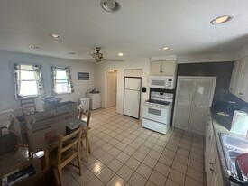 201 Elm St, Unit 1 Apartamentos