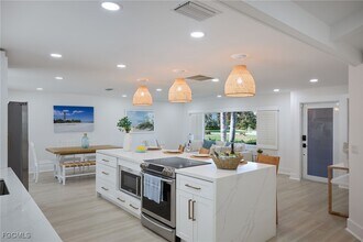 1224 Kittiwake Cir in Sanibel, FL - Building Photo - Building Photo