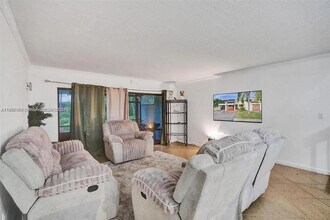 6483 Racquet Club Dr in Lauderhill, FL - Foto de edificio - Building Photo