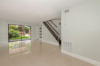 6455 SW 116th Pl, Unit C in Miami, FL - Building Photo - Building Photo