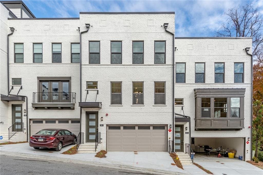 883 Stone Crest Rd NE in Atlanta, GA - Building Photo