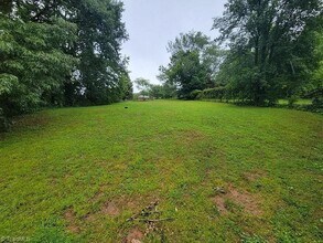 1615 E 10th St in Winston-Salem, NC - Foto de edificio - Building Photo