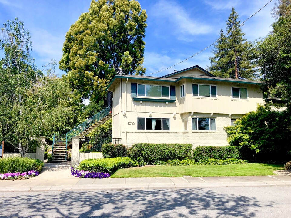 Noel Oaks Apartments in Menlo Park, CA - Building Photo