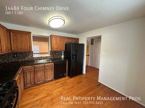 14486 Four Chimney Dr in Centreville, VA - Building Photo - Building Photo