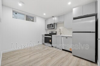 10425-10470 70 Ave NW in Edmonton, AB - Building Photo - Building Photo