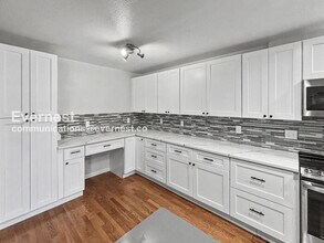 7669 S Cove Cir in Centennial, CO - Building Photo - Building Photo