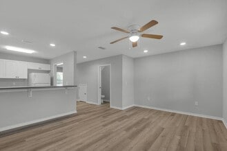 2255 Whitman Ln in Fort Walton Beach, FL - Building Photo - Building Photo