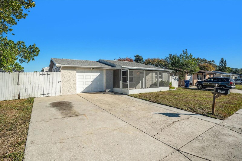 7321 Parrot Dr in Port Richey, FL - Building Photo