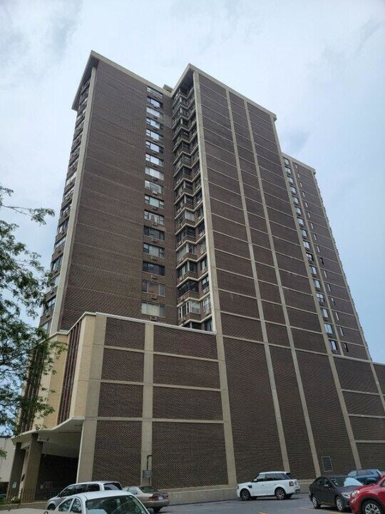6325 N Sheridan Rd-Unit -1804 in Chicago, IL - Building Photo