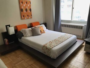 249 E 48th St-Unit -3F in New York, NY - Building Photo - Building Photo