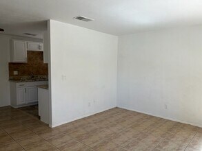 3511 E Baseline Rd in Phoenix, AZ - Foto de edificio - Building Photo