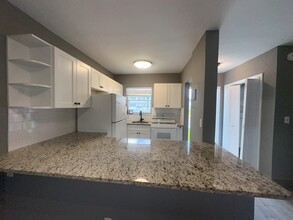 1113 Lake Ter, Unit 107 in Boynton Beach, FL - Building Photo - Building Photo