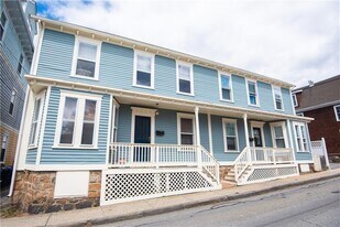 13 Brewer St in Newport, RI - Building Photo