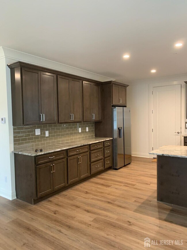129 Green St in Woodbridge Township, NJ - Building Photo - Building Photo