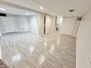 18 Arthurs Ct in Berkeley Heights, NJ - Building Photo - Building Photo