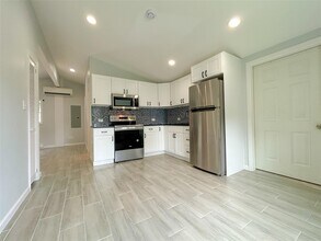 13 Linda Pl in Fishkill, NY - Building Photo - Building Photo