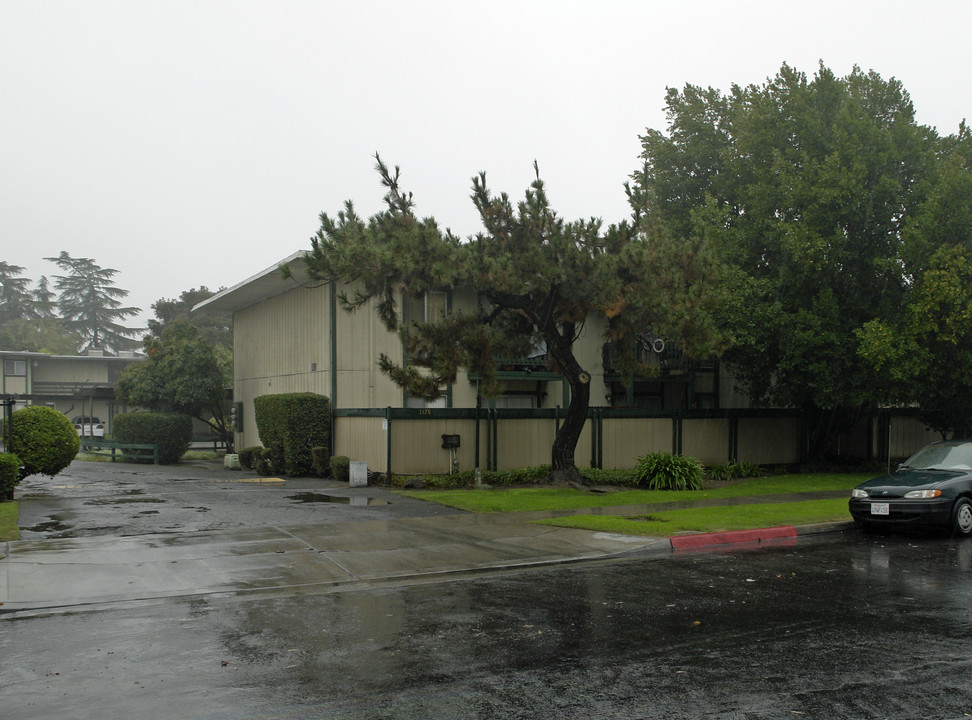 1434 E Griffith Way in Fresno, CA - Foto de edificio