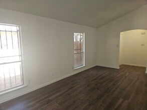 6823 Grass Valley Dr in San Antonio, TX - Foto de edificio - Building Photo