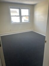 3 McNally Ter, Unit 3 in Newport, ME - Building Photo - Building Photo
