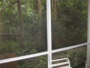 6894 W Sample Rd in Coral Springs, FL - Foto de edificio - Building Photo