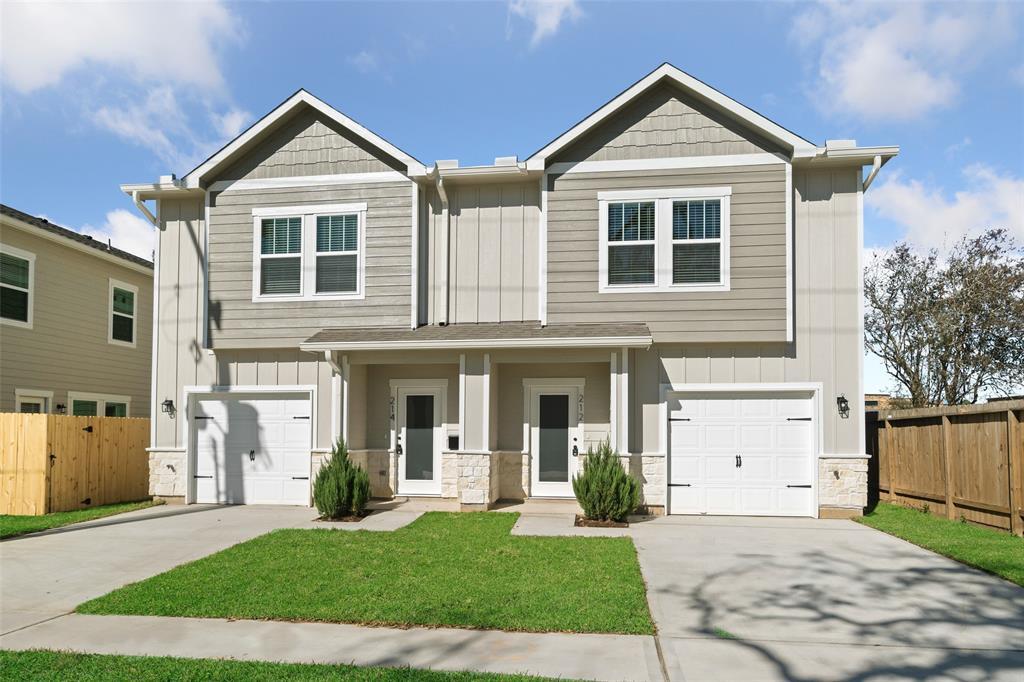 212 W Lewis St in Conroe, TX - Building Photo