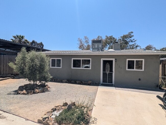 property at 1726 Swan St