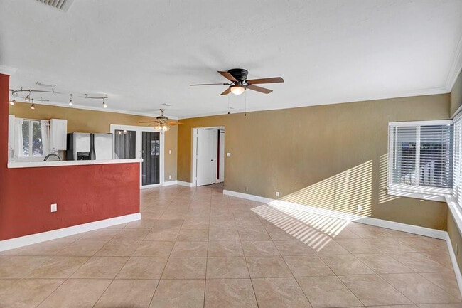1129 NW 7th Terrace in Fort Lauderdale, FL - Building Photo - Building Photo