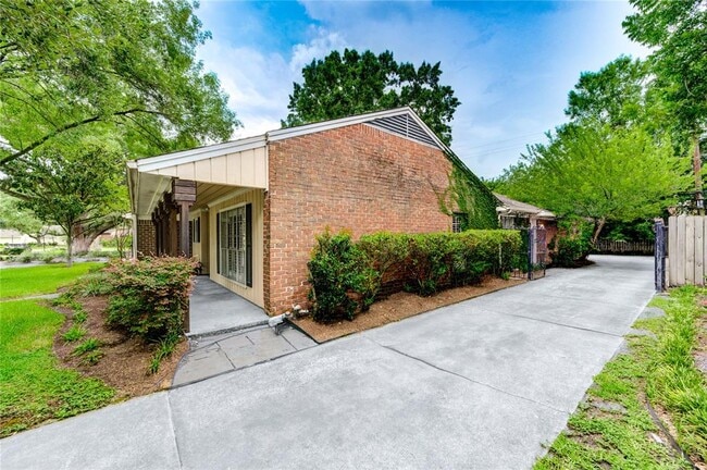 2602 Briarbrook Dr in Houston, TX - Building Photo - Building Photo