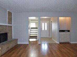 219 Wildfire Dr in Lewisville, TX - Foto de edificio - Building Photo