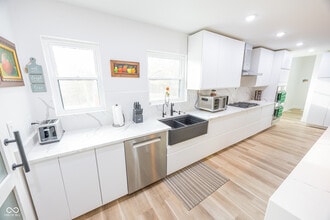 7980 Royal Ave in Zionsville, IN - Foto de edificio - Building Photo