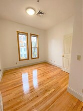 183 Columbia St, Unit 203 in Cambridge, MA - Foto de edificio - Building Photo