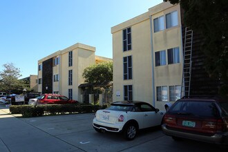 Royal Pacific Apartments in San Diego, CA - Foto de edificio - Building Photo