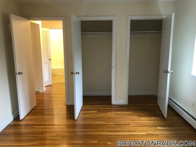 122 Dustin St