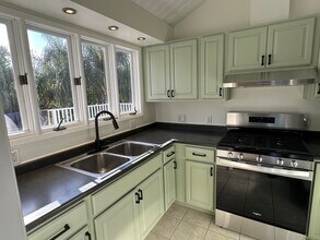 1326 Clifton St in Santa Barbara, CA - Building Photo - Building Photo