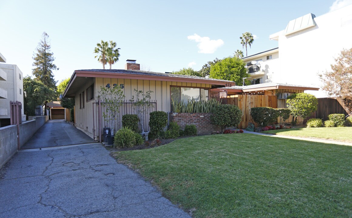 425 S Los Robles Ave in Pasadena, CA - Building Photo