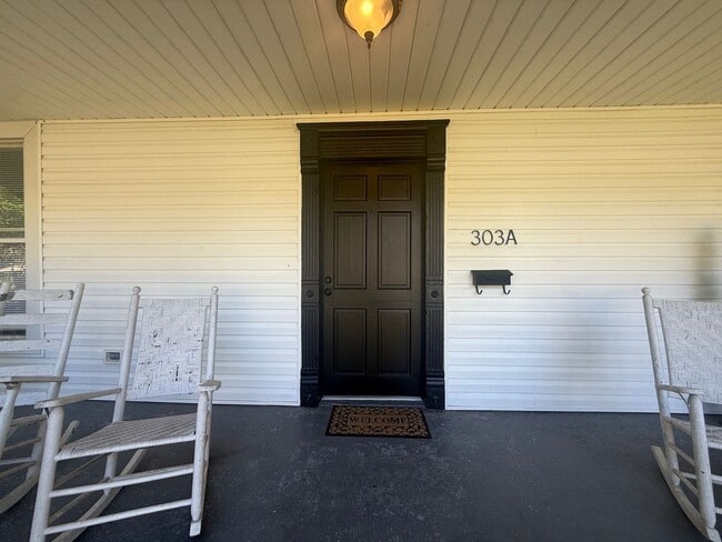 303 Calhoun St in Clover, SC - Building Photo - Building Photo