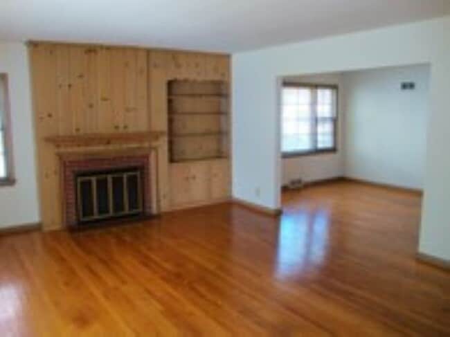 2110 Kendall Ave, Unit #1 in Madison, WI - Foto de edificio - Building Photo